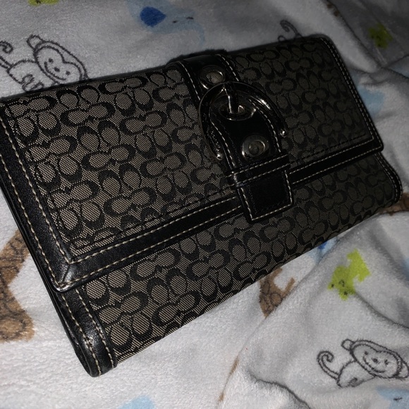 Coach Signature Wallet w/ silver buckle - Picture 1 of 1